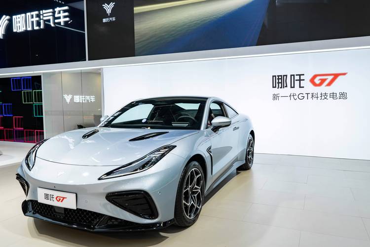 成都新都区弘凌裕企业管理咨询哪吒汽车在智能汽车领域的表现，领途汽车在新能源汽车市场中的影响力